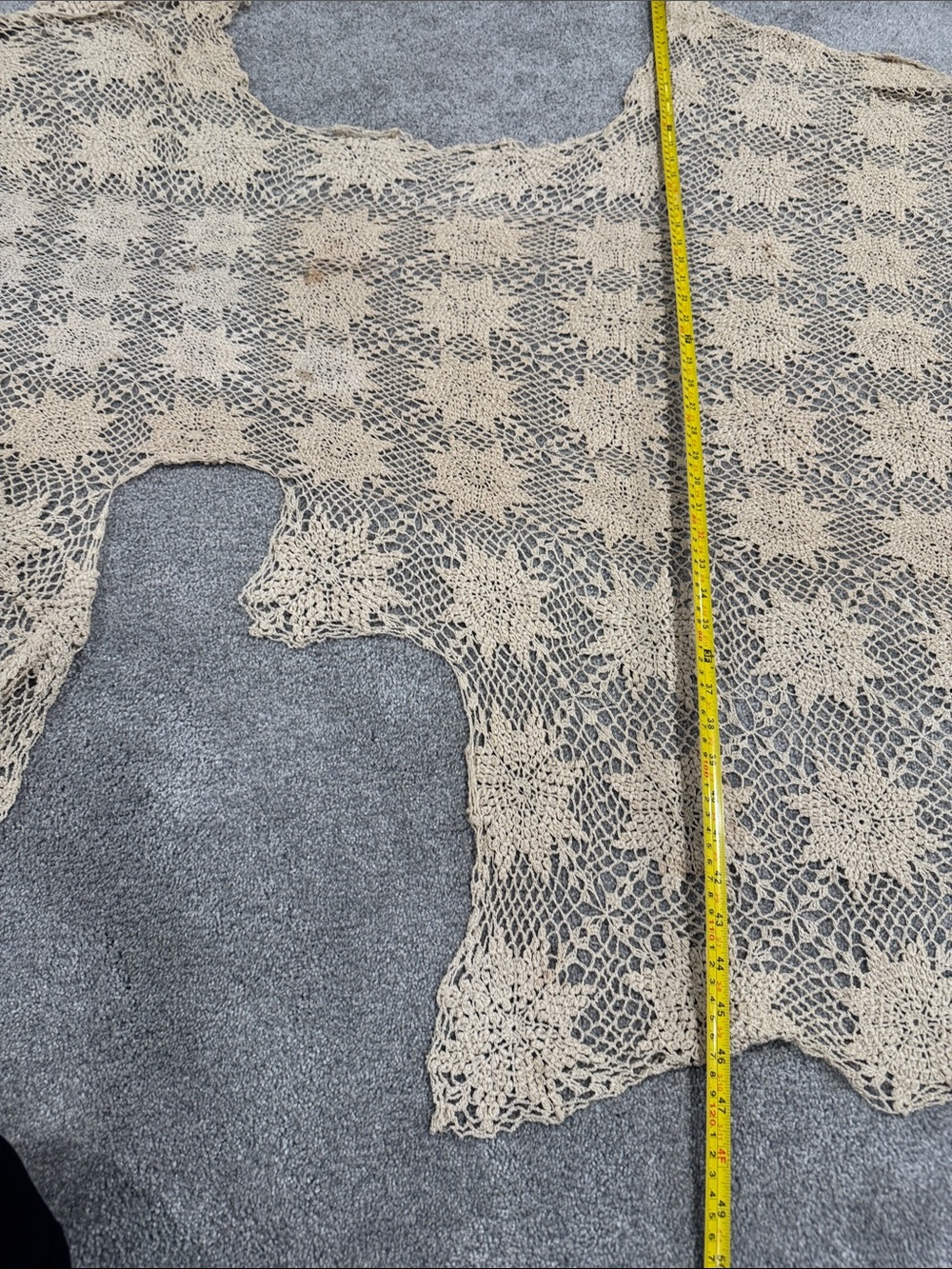 Vintage Crochet tablecloth please look at photos - Picture 3 of 9